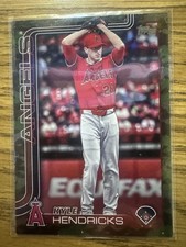 2025 TOPPS UPDATE SERIES KYLE HENDRICKS #US136 MEMORIAL DAY CAMO/25 🔥🔥