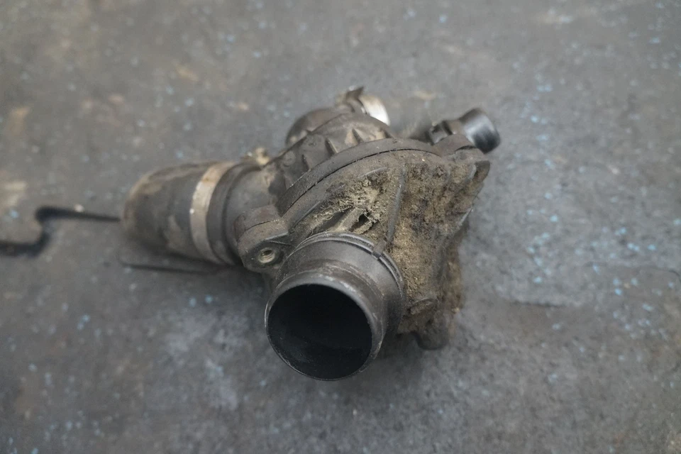 Unidade de carcaça de termostato 3.0l 11537550172 fabricante de equipamento original BMW X5 X6 E70 E71 2007-10 - Imagem 3 de 4