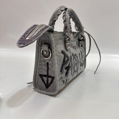Balenciaga ニコラ期 CITY ボディバック グレー Balenciaga Grey Leather Neo Super Nano City Bag | Yoogi's Closet
