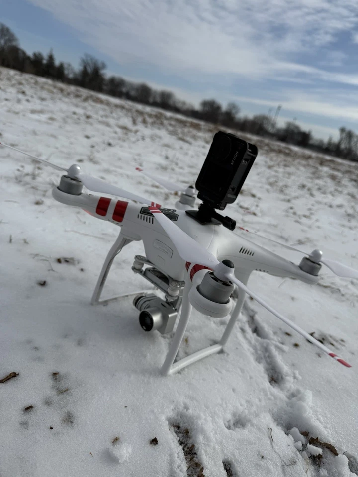 DJI Phantom 3 estándar con 3 baterías cada una barreras de 20 minutos con DJI Action 4 Foto 2 de 2