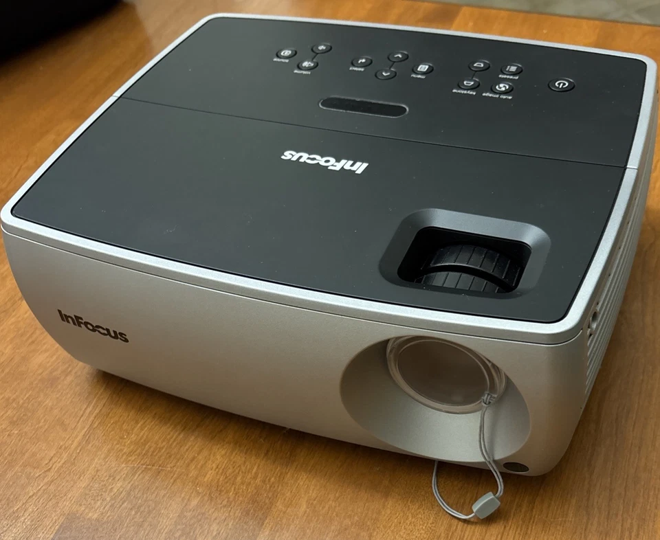 InFocus IN2102 Projector With Carrying Case, Remote, and extra bulb (works) - Image 3 of 4