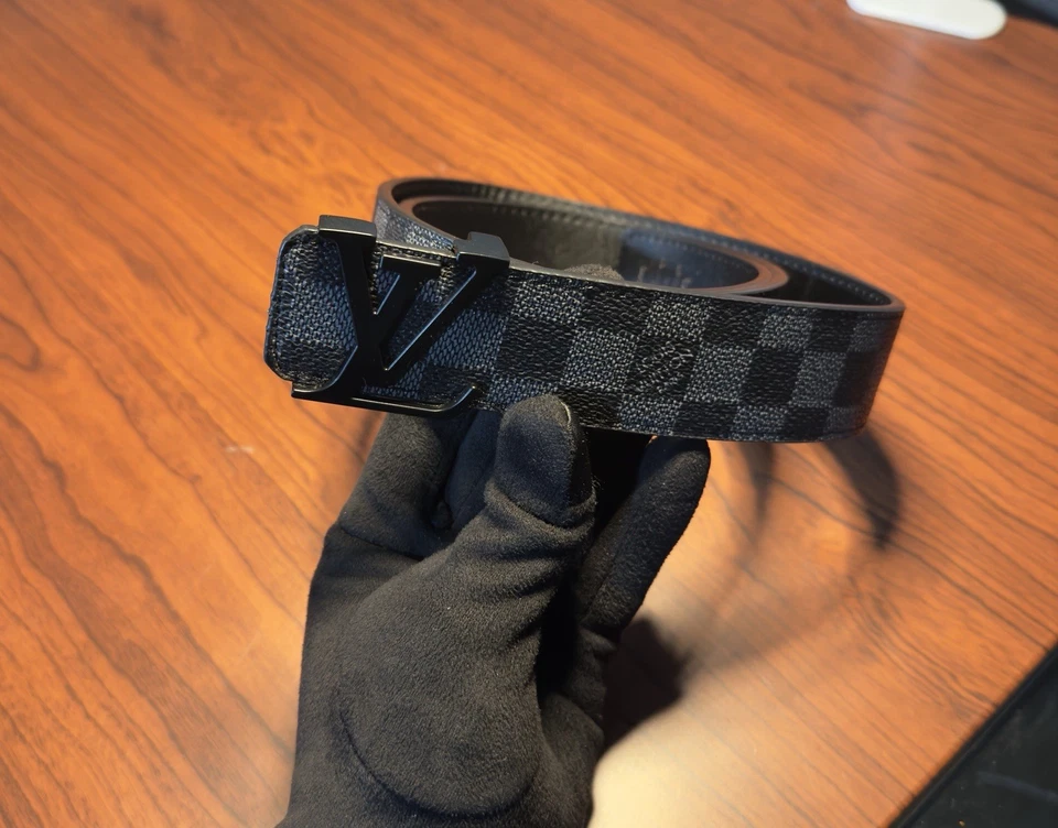 Cinturón Louis Vuitton LV Initiales Damier Grafito (M9821S) - Talla 125 - Auténtico Foto 2 de 4