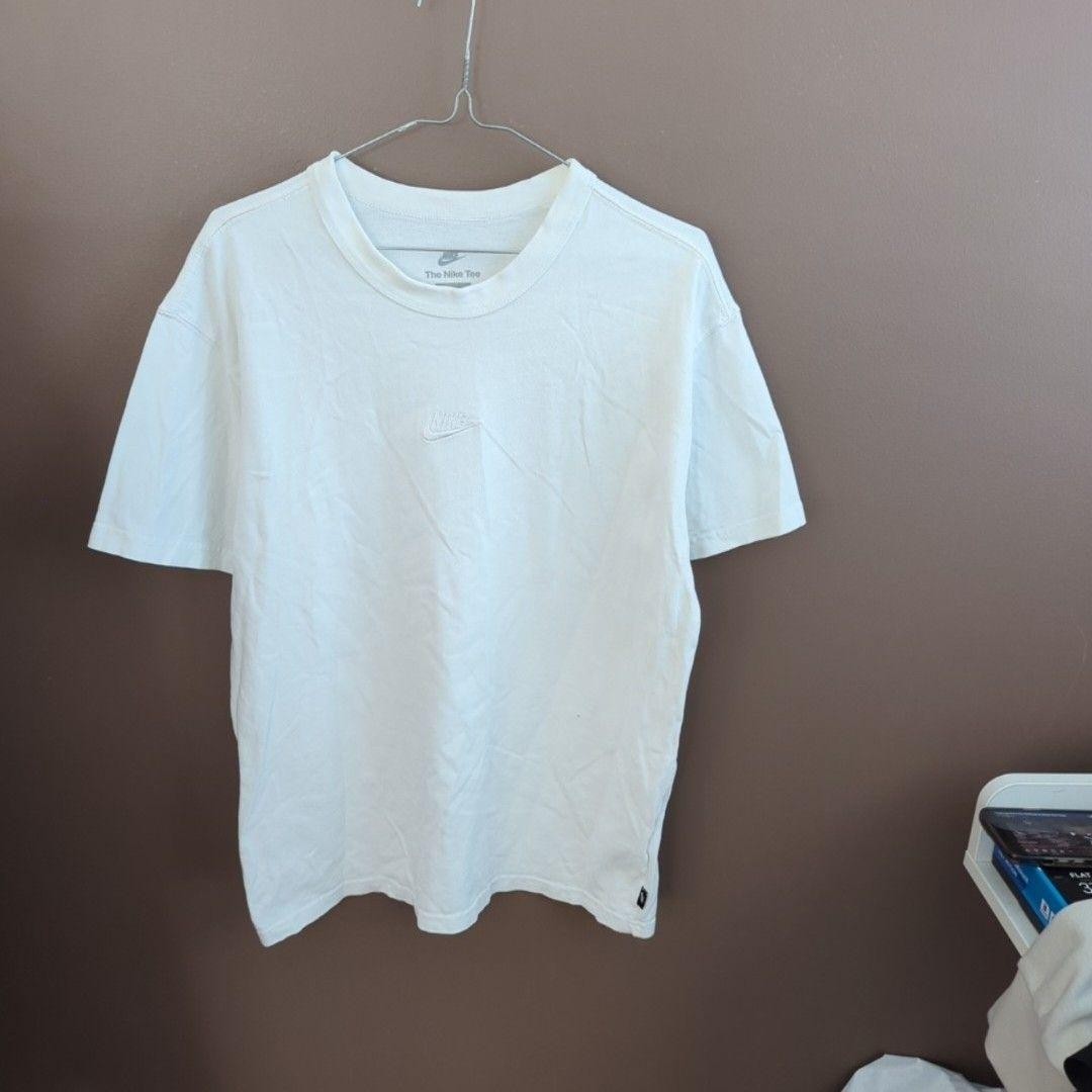 Nike Shirt Mens Small White The Nike Tee Loose Fit Small Logo T-Shirt Casual