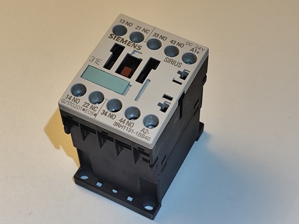 Siemens HilfsschüTz 3RH1131-1BB40 Contactor Relay 31E 6A 3NO + 1NC 24V DC SchüTz-image