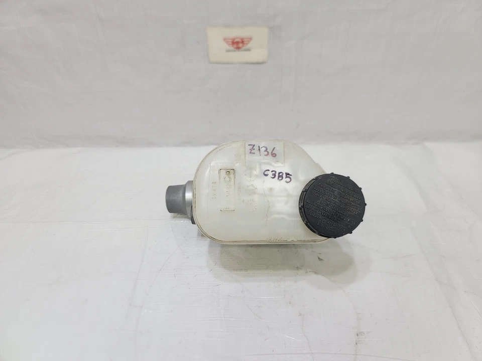 Главный цилиндр бак резервуара жидкости тормозной системы Lincoln MKT 2010 2011 2012 годов выпуска 3,7 л от оригинального производителя - Изображение 2 из 4