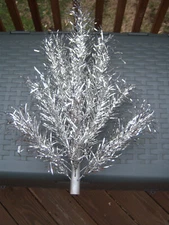 PRETTY VTG RETRO COLLECTOR'S "THE HOLIDAY" MIRRO BRANCHES ALUMINUM WALL TREE #17