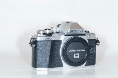 Olympus OM-D E-M10 Mark II 16.0 MP DSLR-Kamera (Nur Gehäuse) - Silber...