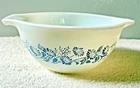 VINTAGE PYREX COLONIAL MIST  #441 BOWL- 1.5 PT. SIZE-MADE IN USA-6"