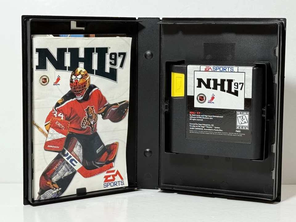 NHL 97 (Sega Genesis 1996) Complete w/ Manual & Reg Card EA Sports Hockey Tested - Image 3 of 4