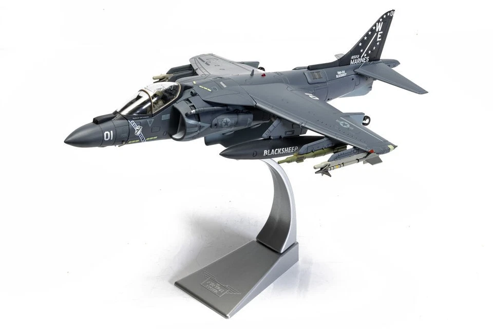 McDonnell Douglas AV-8B Harrier II Plus 165001/01 VMA-214 1 48 Corgi AA29303
