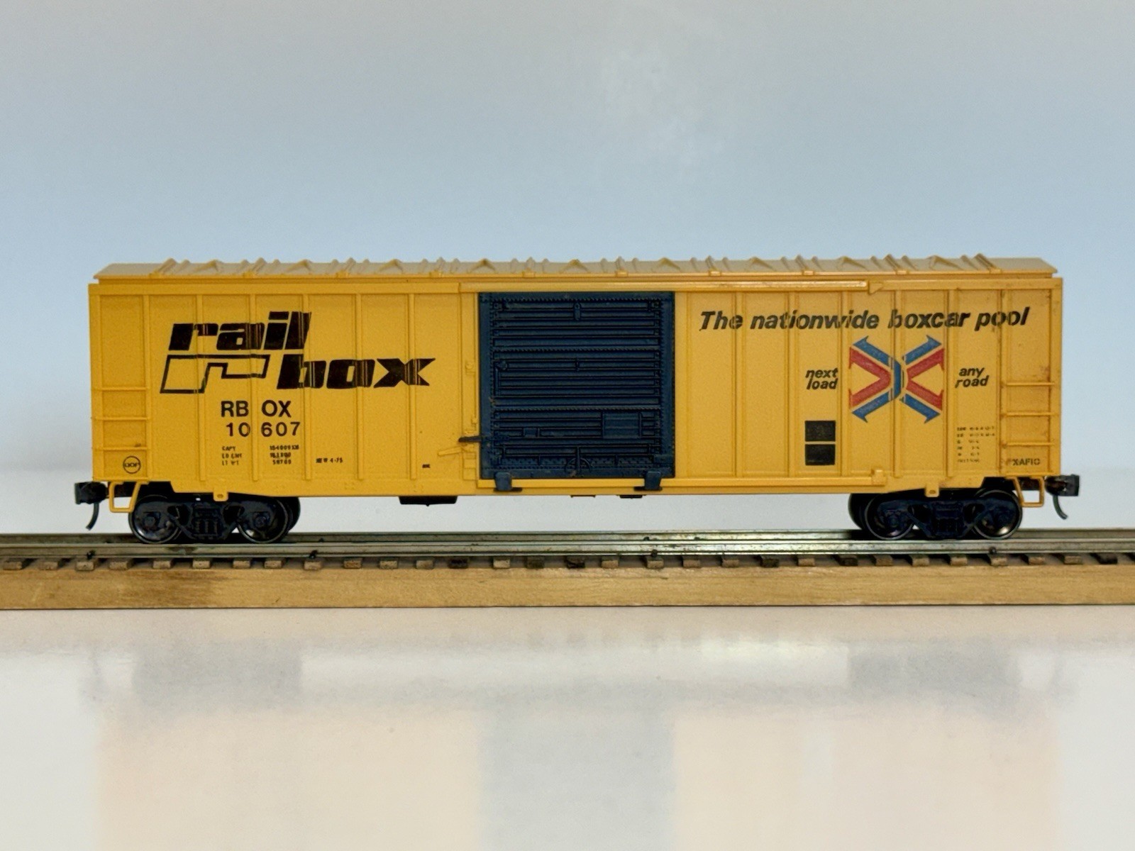 HO, Athearn, Rail Box, Yellow Single Door Boxcar # RBOX-10607