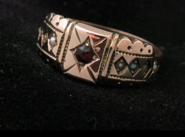 9ct Rose Gold Victorian Ring 1890 with Garnet and seeded pearls  