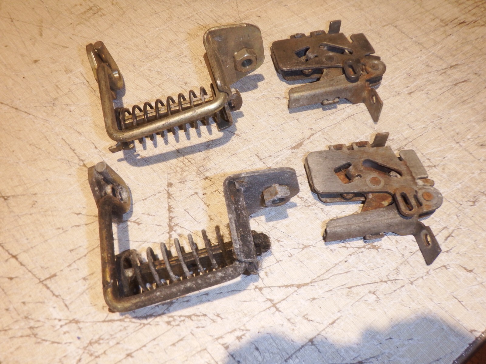 PAIR 8401 XJ MJ JEEP HOOD LATCH ASSEMBLY CHEROKEE COMANCHE LATCHES