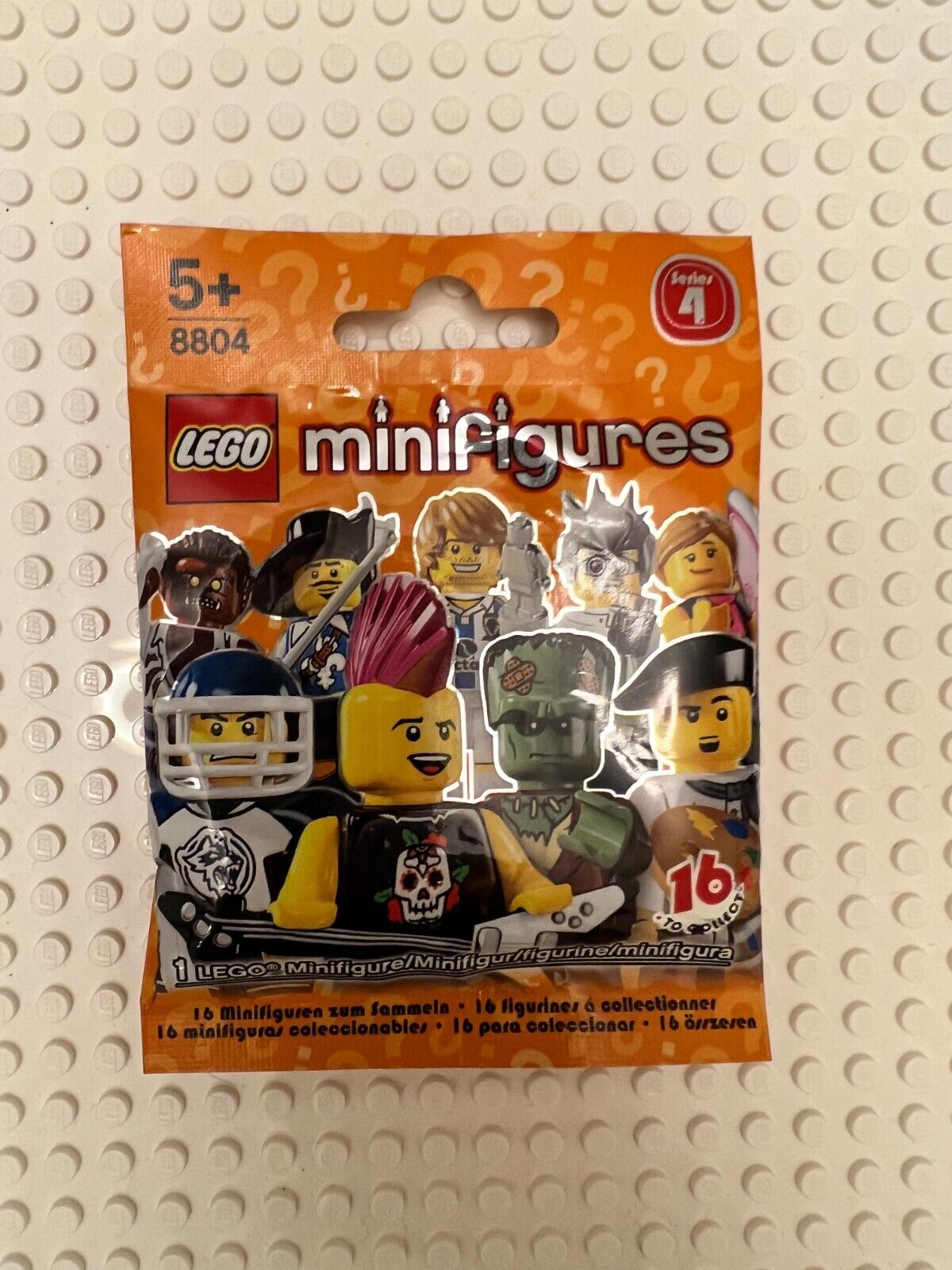 Brand NEW! LEGO Collectible Minifigures CMF Series 4 - 8804 - SEALED!