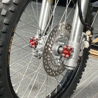 FRONT AXLE HOLDER CLAMP For HONDA XR400R XR650L XR650 L 96-04 - Foto 10