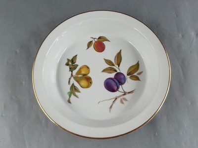Royal Worcester Porcelain Evesham England 10.25 Inch Pie Dish
