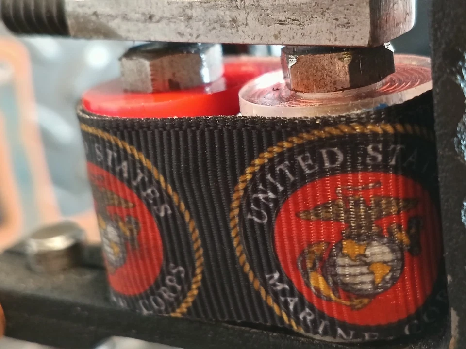 Máquina de tatuaje hecha a mano 10 envolturas USMC cubiertas piel de dragón rojo forro tallado a mano Foto 4 de 4