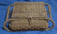 ANTIQUE RUSTIC WOVEN STRAW SEWING BASKET WITH LOTS OF CONTENTS SPOOLS PINS