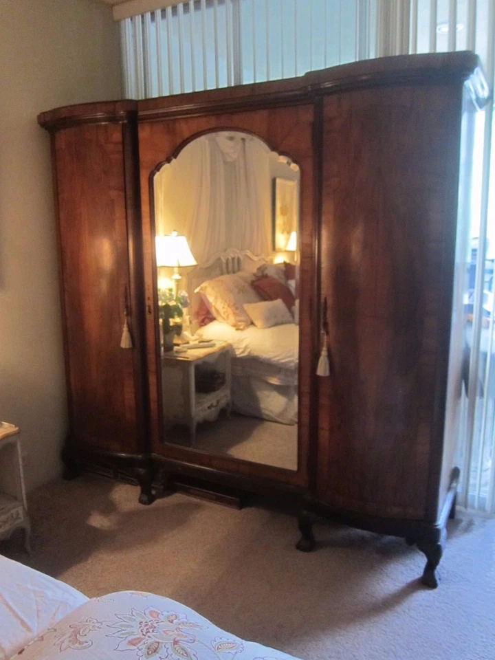 Armario grande antiguo de madera oscura con espejo 3 secciones 7 X 6 1/2 pies Foto 2 de 4
