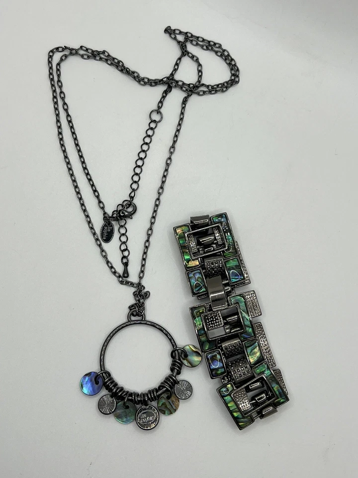 Collar y pulsera colgante concha de abulón y cristales de metal pistola Lia Sophia usados en excelente estado Foto 3 de 4