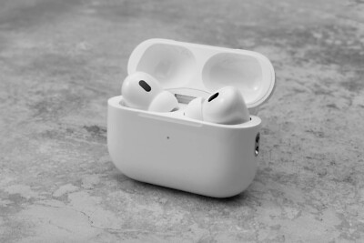Apple AirPods Pro 2nd Generation with MagSafe Wireless Charging Case (USB C)...