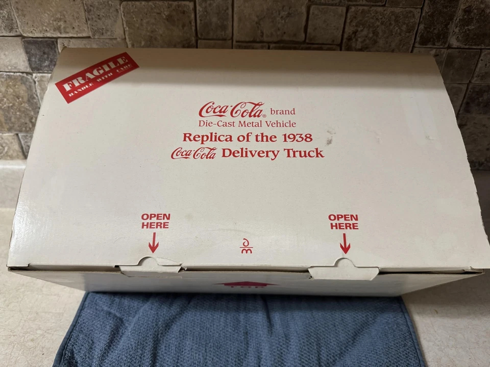 Vintage 1938 Coca-Cola GMC Delivery Truck Die-Cast Danbury Mint With Box & COA - Image 4 of 4