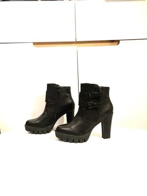 Schwarze Stiefeletten Von Super Made In Größe 39