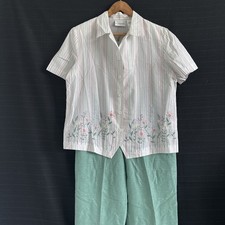 Alfred Dunner White Muted Stipe Short Sleeve Blouse Green Pants Outfit Set 10