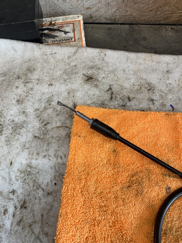 Suzuki Katana 600 2004 OEM embrague cable stock Foto 4 de 4