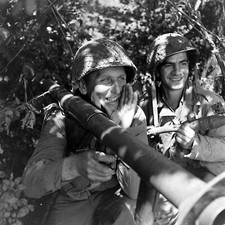 WW2 WWII Photo World War Two / US Army Soldiers in Action Normandy July 1944