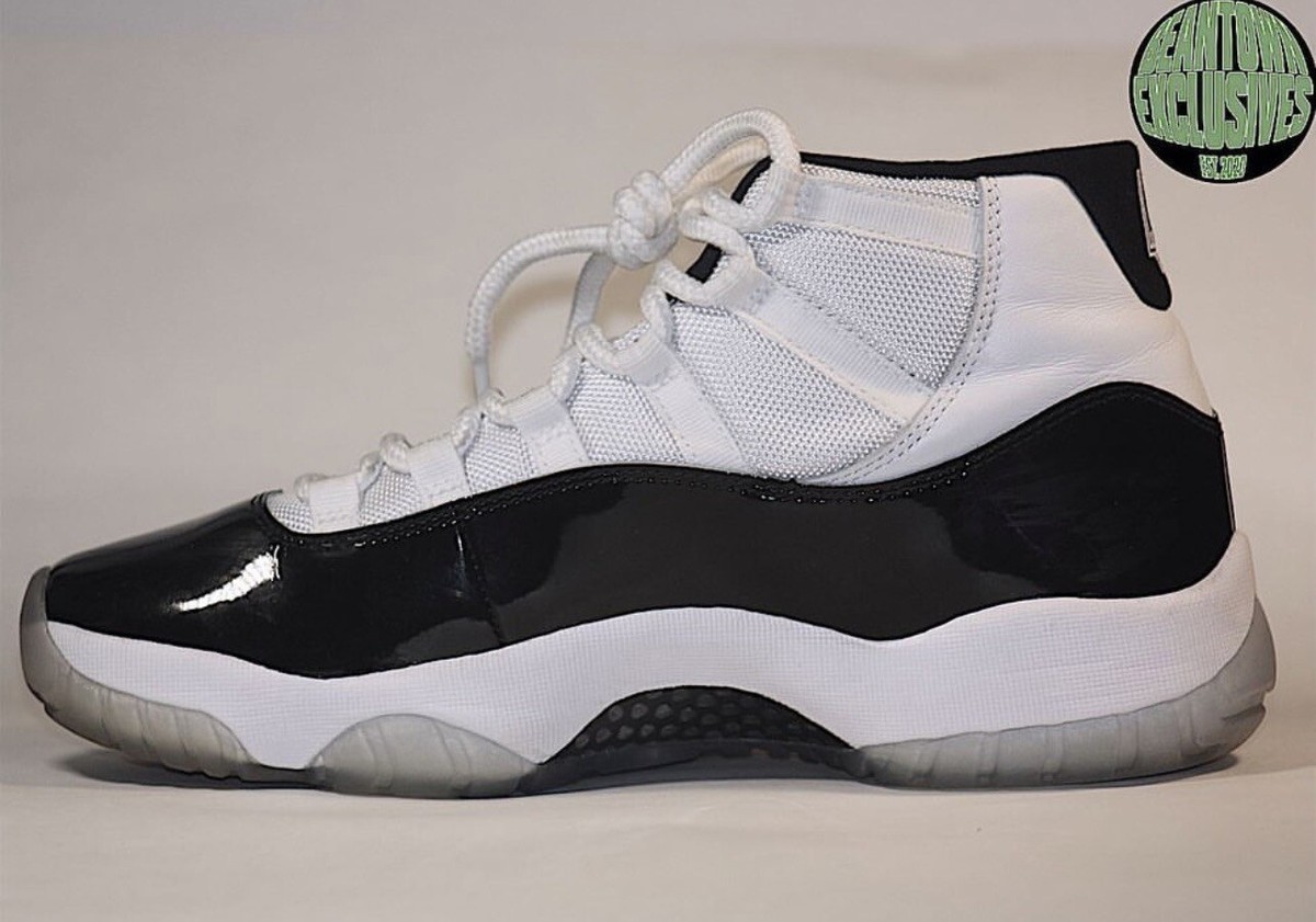 Size 8.5 - Jordan 11 Retro Concord 2018 (LIGHTLY USED