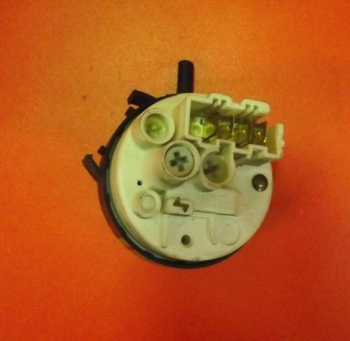 Waschmaschine CANDY GOFS272/L-80 Druckschalter