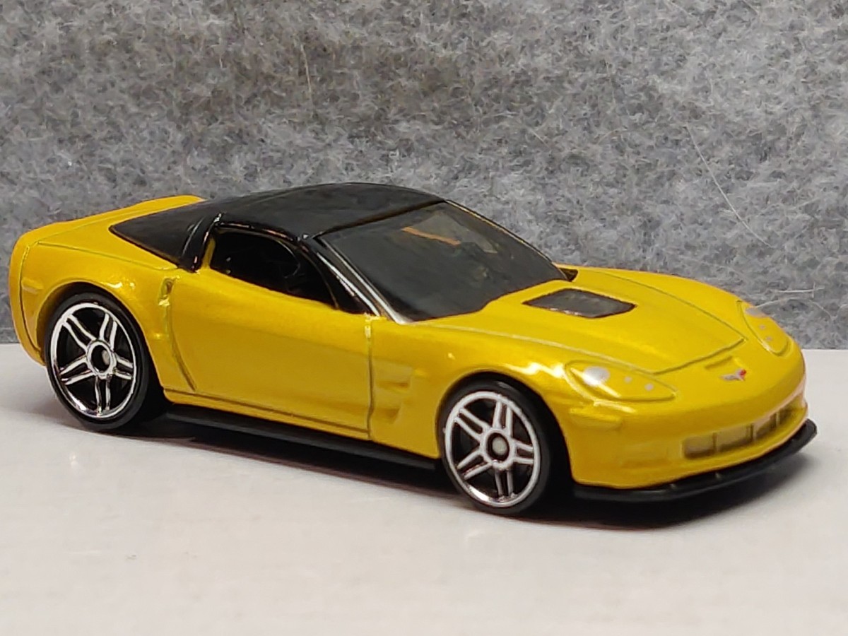 Hot Wheels Yellow 2009 Chevy Corvette ZR1 - Beautiful Car In Rare