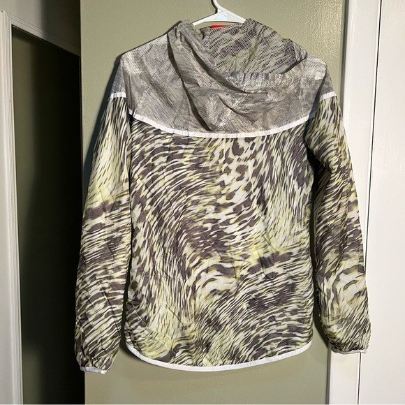 Nike Women’s Size Small Tech Hyperfuse Windrunner… - image 9