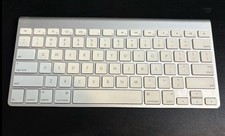 Apple A1314 Wireless Keyboard - White only used couple times Excellent condition