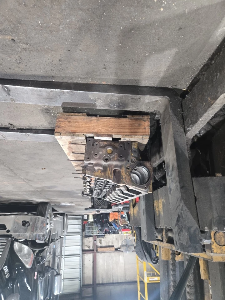 Rebuildable 3406e Cylinder Head - Image 3 of 4