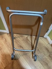 Mobility Aid Walking Frame for Adults With 2 Wheels