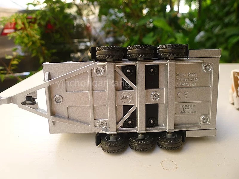 SIKU 1:32 IFOR WILLIAMS LIVE STOCK TRAILER & 2 COWS Dicast Model / Toy NO.2890 - Image 4 of 4