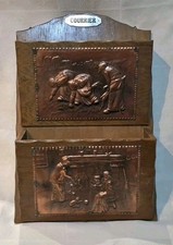 Rare Ancien Porte-Lettres Mural Bois et Cuivre Repoussé 2 bacs HT 40 cm Lg 26 cm