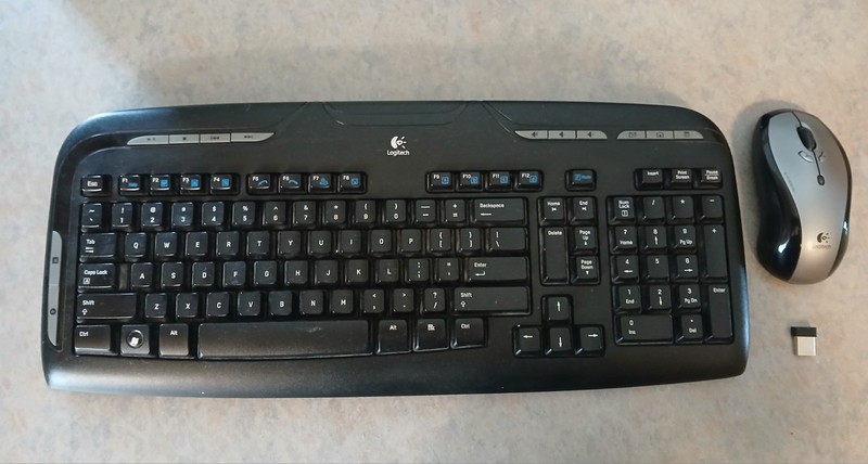 Logitech MK540 (920-008671) Wireless Keyboard and Mouse Combo