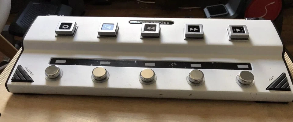 Apogee GiO Gitarren Audio Interface Footswitch - Bild 3 von 4