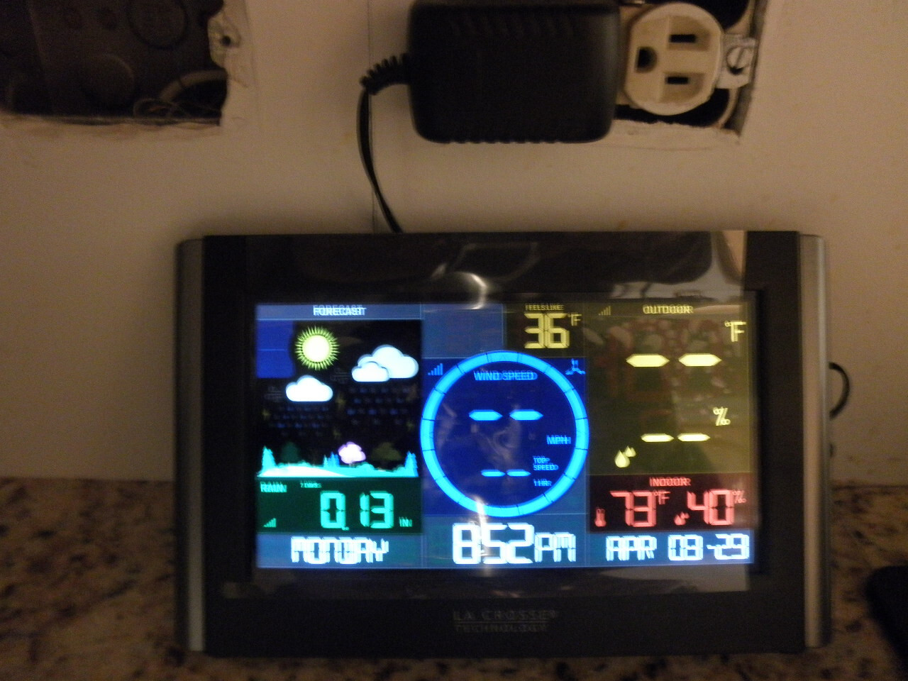 La Crosse Technology C84428 Monitoring Weather Station with Power