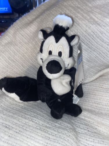 1997 Warner Bros Studio Store PEPE LE PEW Bean Bag Plush 8" Looney Tunes NWT