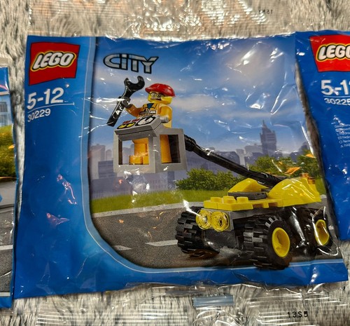 LEGO CITY: Poly Bags 30221 X 3. 30227 30311 30228 30229 30225 30313 X 1 - Bild 5 von 9