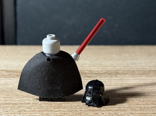 LEGO Star Wars Darth Vader Minifigure (10131 7262) sw0004 SCARS GRAY HEAD RARE - Picture 2 of 2
