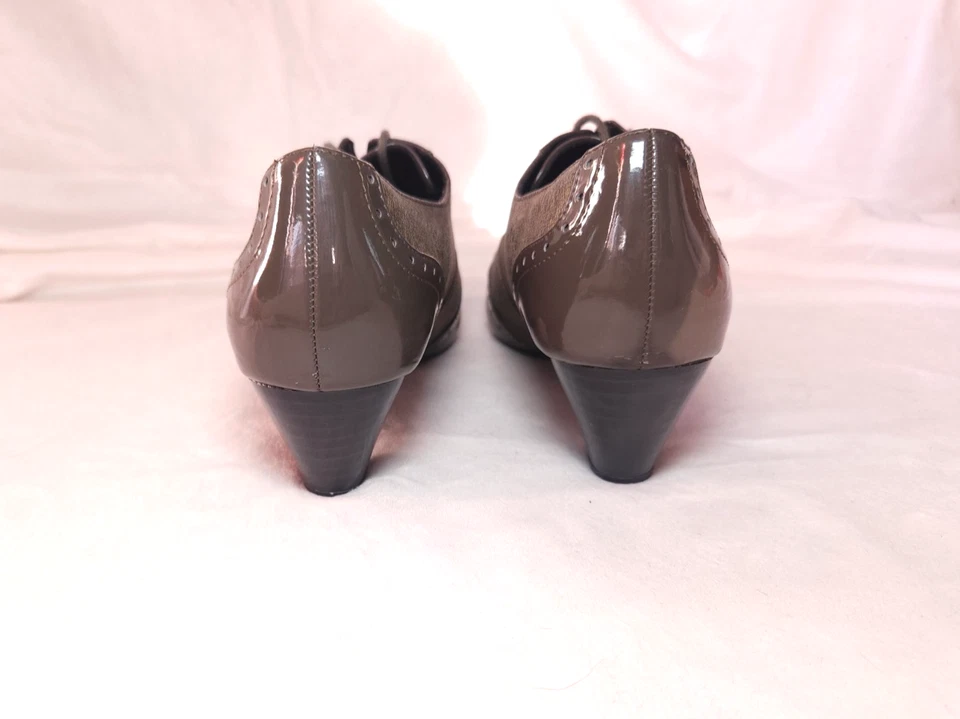 Vestido de salón Gianna estilo suave para mujer 8,5 mediano, marrón tostado/patente Foto 4 de 4