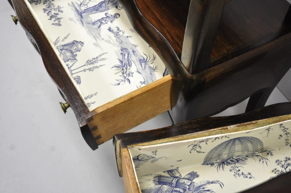 Mesitas de noche bomba estilo provincial rural francés Attr. Aufray - un par Foto 4 de 4