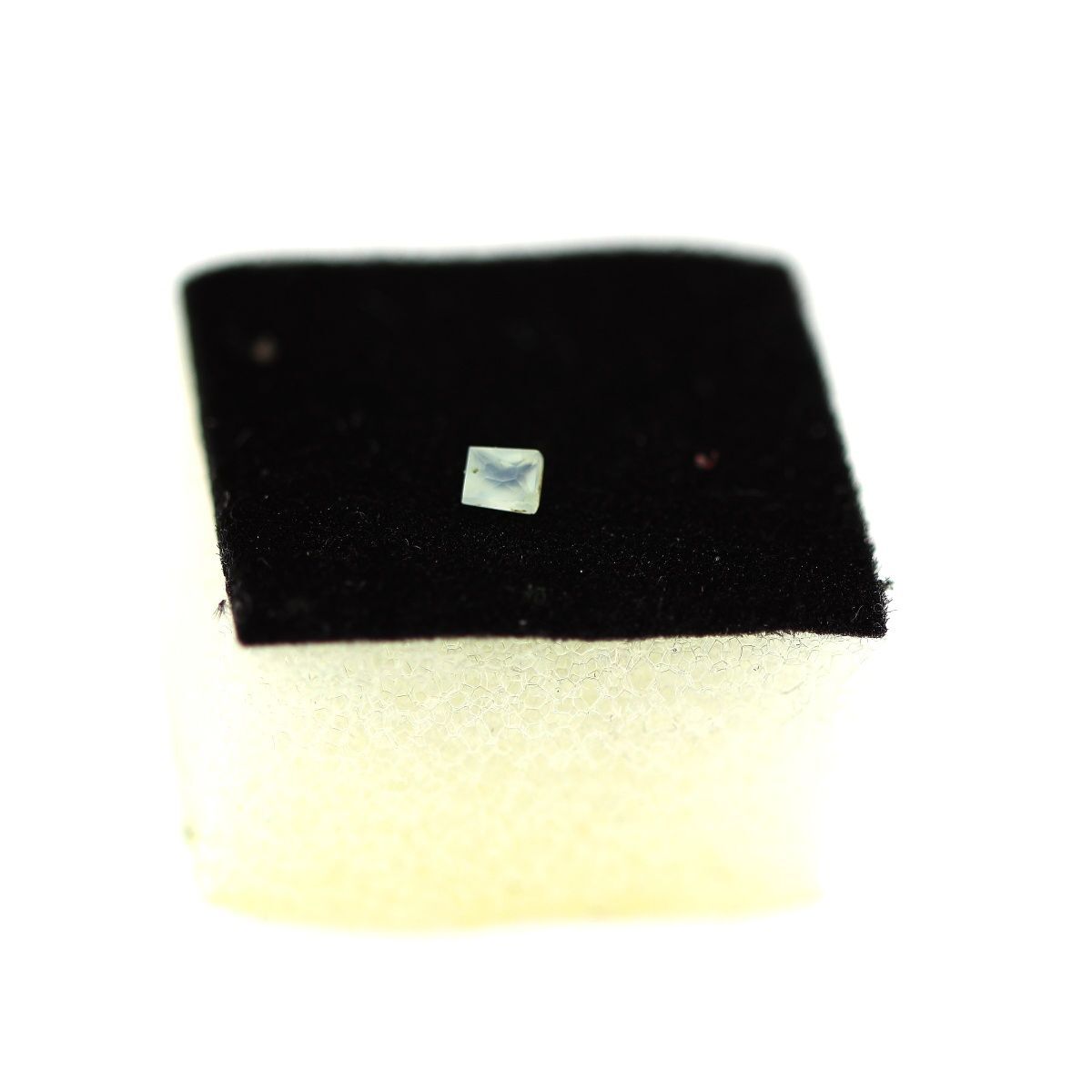 Smithsonite verte 0.11 cts IF du Brésil pour bague solitaire élégante de soirée