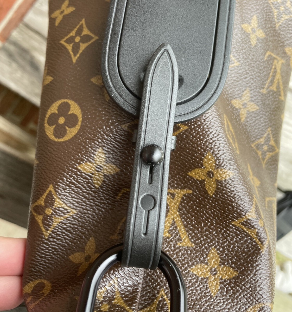 Louis Vuitton M40399 Monogram Waterproof Messenger Bag Louis Vuitton M40399 Monogram Waterproof Messenger Bag