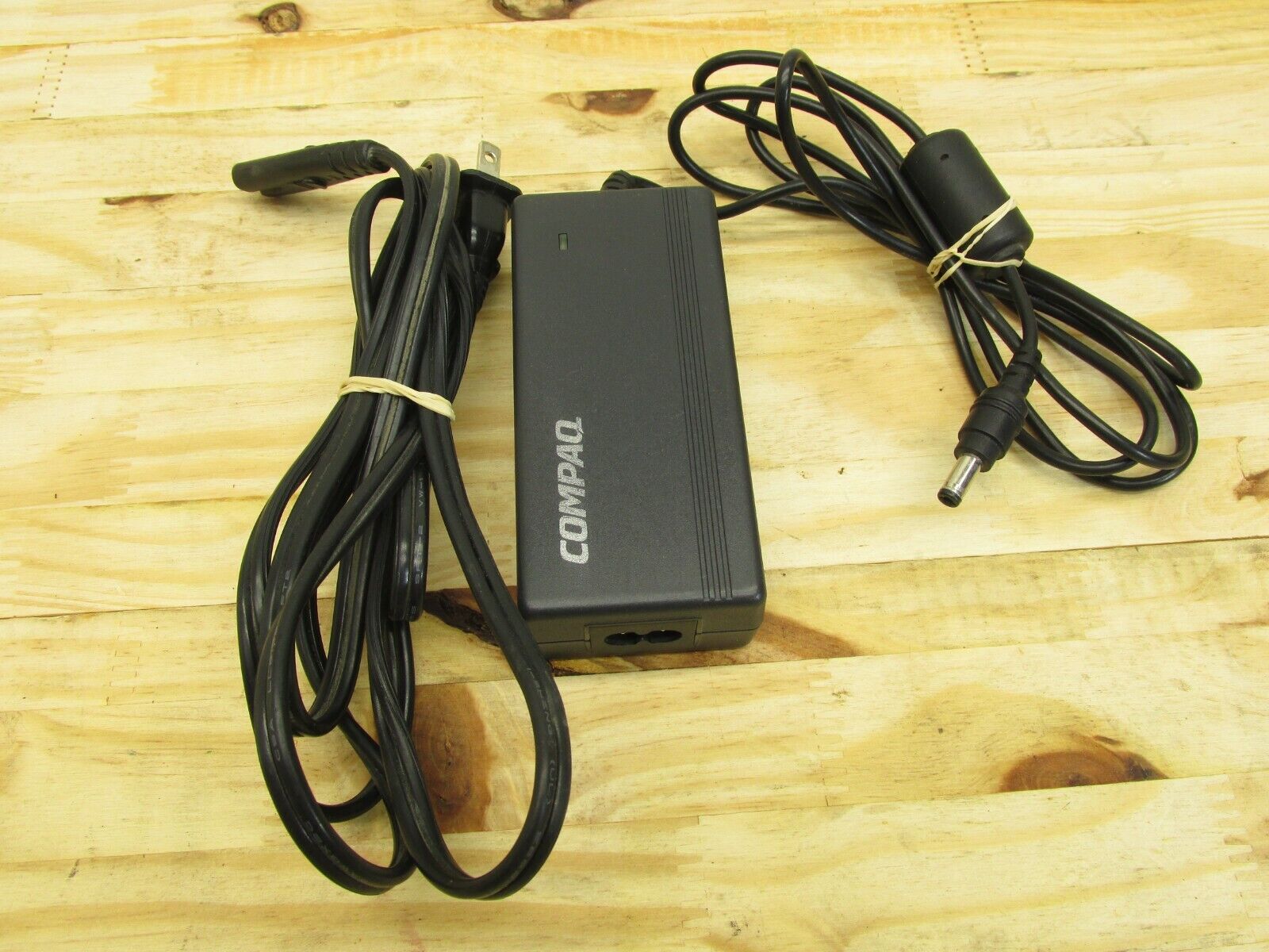 Genuine Compaq Laptop Charger AC Adapter Power Supply LE-9702A 19V 3.16A 60W